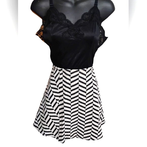 Black Lace Trim Camisole | Size Small - Picture 6 of 9